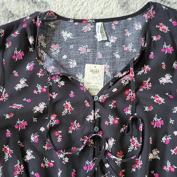 Mudd Blouse - Picture 2 of 3